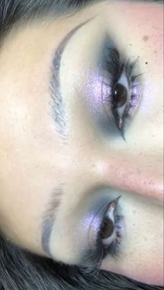 Icy Winter Makeup Looks, Purple Makeup Eyeshadow, Purple And Black Eye Makeup, Chrome Eyeshadow Look, Purple Grunge Makeup, Purple Eyelook, Eclectic Makeup, Shimmer Makeup Look, Cybercore Makeup