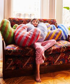 This limited edition Striped Heart Pillow is made from upcycled yarn left over from Oeuf clothing. Behind the design: “I loved coordinating these new palettes with our leftover yarn. A twist on classic French stripes.” - Oeuf founder, Sophie. Oeuf pillows combine traditional craftsmanship with modern design for a truly special heirloom. Made in Peru according to fair trade principles. This product is made from soft, luxurious 100% baby alpaca fleece which is hypoallergenic and eco-friendly. Alpa Yellow Flower Pillow, Cool Pillow Cases, Sofa Throw Pillows Ideas, Stripe Color Combinations, Pillow Person, Cute Pillows Diy, Quirky Living Room Ideas, Playroom Update, Pillow Aesthetic