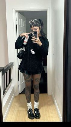 emo cyber grunge fall outfit inspo Concert Outfit Ideas Grunge, College Goth Outfit, Cute Casual Goth Outfits, Alt Outfit Inspo Fem, Goth Mommy Aesthetic, Semi Goth Outfits, Gothic Concert Outfit, Chill Goth Outfits, Alt Midsize