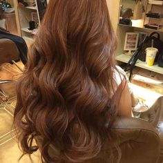 Ginger Lowlights In Brown Hair, Cute Auburn Hair, Burnett Hair Color Ideas, Romantic Style Aesthetic, Ginger Hair Inspo, Light Auburn Hair, Chestnut Hair, Chestnut Hair Color, Honey Brown Hair