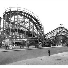 an old black and white photo of the cyclone roller coaster at cone park in chicago