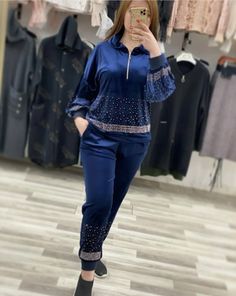 https://www.instagram.com/p/CVXbSTmD4Tv/?utm_medium=copy_link Velvet Track Suit, Embroidery Blouse Designs, Track Suit, Embroidery Blouse, Kurti Designs