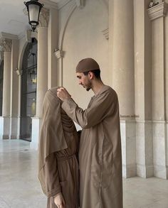 Halal Relationship Aesthetic, Halal Marriage Aesthetic, Coples Islamic, Islamic Couple Goals Aesthetic, Cute Muslim Couple Pics, Orange Hijab, Madison Beer Style