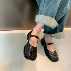 Color: Black, Size: 34 Split Toe Boots, Tabi Shoes, Inside Shoes, Womens Mary Janes, Ballet Fashion, Buckle Shoes, Toe Shoes, Contemporary Fashion, Chunky Heels