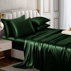 PRICES MAY VARY. ❤Affordable & Luxury Satin Sheet Set: Full size satin sheet set includes 1 flat sheet 96" x 81", 1 fitted sheet 75" x 54" and 4 pillow cases 20" x 30". Deep pocket fits mattresses up to 16" thick. Elastic all around makes that the satin bed sheets will not loosen up no matter what. A beautiful and fine glossy adds an elegant and advanced style to your room. ❤100% Polyester Satin Sheets: Emerald green satin sheets are made of 100% polyester fiber (satin fabric), soft and smooth l Silky Bedding, Satin Bed Sheets, Satin Bed, Sheets Bed, Queen Bed Sheets, King Bed Sheets, Soft Bed Sheets, Queen Size Sheets, Satin Bedding