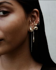 Modern Gold Jewelry, Jewelry Photoshoot, Chunky Earrings, Earring Trends, Chunky Jewelry, Classy Jewelry, Jewelry Lookbook