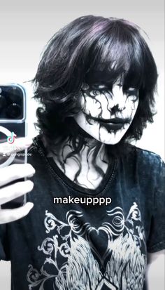 Maquillage Goth, Clown Stuff, Face Art Makeup, Graphic Makeup, Crazy Ideas