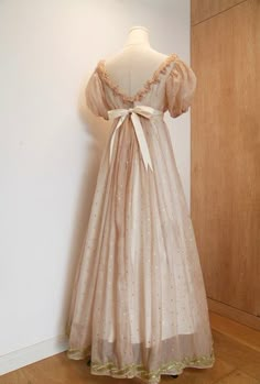 Bridgerton Inspired Ball Gowns, Regency Dress Wedding Dress, Wedding Dresses Regency Style, Regency Outfits Male, Regency Prom Dress, Regency Period Dress, Regency Era Nightgown, 1810s Dress Regency Gown, Regency Era Fashion Gowns