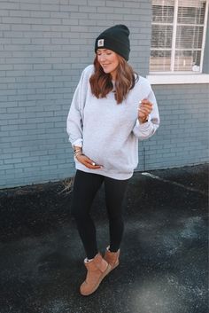 Cute Cozy Maternity Outfits, Comfy Pregnant Outfits Winter, Camping Maternity Outfits, Ugg Maternity Outfit, Dr Martens Maternity Outfit, Maternity Hoodie Outfit, Maternity Flight Outfit, Pregnant Hoodie Outfit, 3rd Trimester Outfits Fall