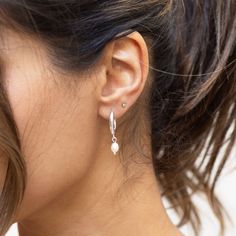 Introducing our pendant hoop earrings, featuring a dainty fresh water pearl charm. An exclusive dangle hoop earring design, comprised of quality, water- resistant 18k silver plated stainless steel. Also available in gold. Please note we do not accept exchanges or returns on earrings for hygiene reasons. Shop more empowering jewellery and luxury homeware on our store: https://www.etsy.com/uk/shop/NikitaByNiki MATERIALS: Base: Hypoallergenic nickel free 316L stainless steel. Plating: Genuine 18k s Dangly Silver Earrings, Dangly Earring, Dangle Hoop Earrings, Freshwater Pearls Earrings, Waterproof Jewelry, Pearl Hoop Earrings, Fresh Water Pearl, Dangly Earrings, Pearl Charms