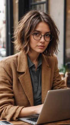 Shaggy Brunette Bob, Forward Bob Haircut, Curtain Bangs And Shoulder Length Hair, Modern Vintage Hairstyles, Types Of Bob Hairstyles, Shaggy Bobs For Thick Hair, French Bob Layered, How To Style A Shaggy Bob, Very Short Hairstyle Women