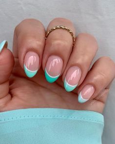 There's a new beauty trend taking over Instagram and it's absolutely stunning. Say hello to "quartz nails". Teen Nails, Spring Break Nails, Aqua Nails, Teal Nails, Cute Simple Nails, Broken Nails, Simple Gel Nails, Summery Nails, Girly Acrylic Nails