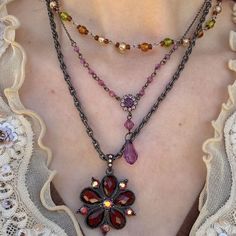 Vintage Layered Necklaces, Michaels Jewelry Diy Ideas, 90s Goth Jewelry, Whimsical Goth Jewelry, Macy Core Aesthetic, Vintage Beaded Jewelry, Vintage Feminine Outfits, Thrifting Moodboard, Thrifted Jewelry