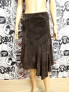 "womens skirt real Leather skirt womens midi skirt brown skirt Vintage brown Leather skirt suede Skirt Rock Skirt M height of the woman in the photo - 180 cm Please refer to photos for details of condition. Condition: very good vintage Measurements: Length: 73 cm/28.7 \" Waist 70 cm/27.6\" Hips: 86 cm/33.9\" tAG Size 8 EUR36 note The color on the pictures may vary due to monitor settings and light reflections. Ready to ship Please do not hesitate to contact with me for any questions. Thank you f Fall Fitted Suede Skirt, Fitted Suede Skirt For Fall, Midi Skirt Brown, Broomstick Skirt, Brown Leather Skirt, Long Fur Coat, Brown Leather Coat, Mens Leather Clothing, Suede Blazer