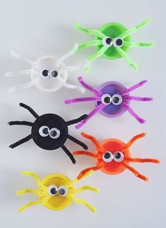 the spider craft is made out of plastic cups and paper plates with googly eyes