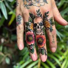 Finger Tattoos For Women Vector Tattoo Designs What Goes With Roses Tattoo, Tattoo Collection Sleeve, Top Of Hand Tattoos For Women Unique, Tattoo Sleeve Filler Ideas Men, Tattoo Sleeve Women Traditional, Tattoo For Ring Finger, Finger Sleeve Tattoo, Skull Finger Tattoo For Women, American Tattoos Women