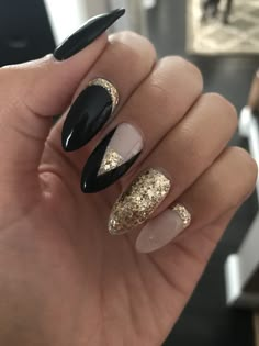 Gold Coffin Nails, Jumper Nails, Nails New Year, Nye Nails, Nail Art Noel, Christmas Nails Ideas, Unghie Sfumate, New Years Eve Nails, New Years Nails