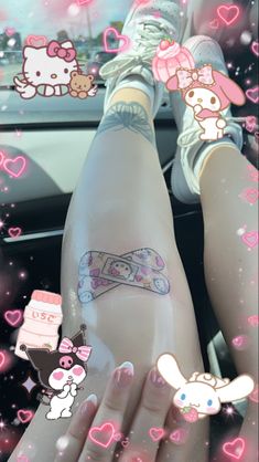 Hello kitty tattoos bandaid cute kawaii tattoo ink White Chicks Tattoo, Cute Knee Tattoo, Kawaii Tattoos, Acab Tattoo, Knee Tattoos, Tattoos 2024, Hello Kitty Tattoos, Pretty Hand Tattoos, Kawaii Tattoo