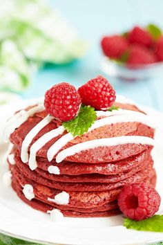 red velvet pancakes Hot Chocolate Pancakes, Icing Glaze, Red Velvet Pancakes, Favorite Breakfast Recipes, Breakfast Ingredients, Chocolate Pancakes