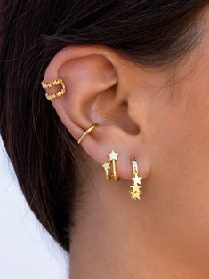 The Double Star are double band ear suspender stud earrings with two stars. These minimalist, modern earrings can be worn on the earlobe as well as on the cartilage. Perfect for a gift! Features: * Diámetro: 10 mm. * Big star size: 5 x 5 mm. * Small star size: 3 x 3 mm. * They are sold in singles and in pairs. Both options are available on the dropdown menu. * All of our jewelry is made of sterling silver (925 mm), and our gold jewelry is gold plated in 18K gold. Nickel free. Packaging: Our jewe Minimalist Star-shaped Single Cartilage Earring, Everyday Star Cartilage Earrings, Star Shaped Ear Climbers As Gift, Star-shaped Ear Climbers For Pierced Ears, Star-shaped Ear Climbers As Gift, Star-shaped Ear Climbers For Gift, Upper Lobe Earrings, Lobe Earrings, Upper Lobe