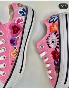 Diy Embroidered Sneakers, Canvas Shoes Diy, Upcycle Shoes, Stitch Sneakers, Diy Makeup Bag, Crochet Shoes Pattern