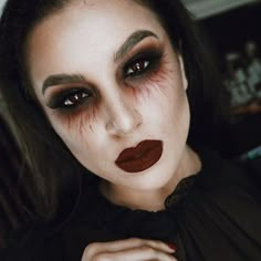 Vampire Makeup Halloween, Vampire Halloween Costume, Cute Halloween Makeup, Halloween Makeup Pretty, Halloween Eye Makeup