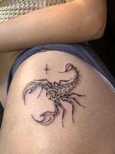 a woman's stomach with a scorpion tattoo on it