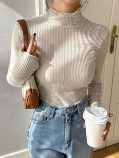 Bege Casual Collar Manga Comprida Tricô de malha Simples  Embellished Elasticidade Média  Roupas Femininas Turtleneck Aesthetic, Crew Neck Outfit, Full Sleeve Top, Polo Outfit, Full Sleeve Tshirt, Neutral Tops, Beige Shirt, High School Outfit, Cold Outfits