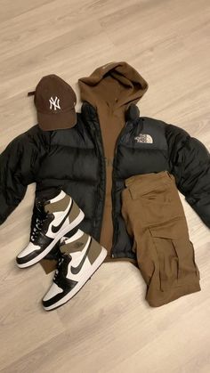 Streetwear Men Outfits Colorful, Black And Tan Outfit Men, High Top Jordans Outfit Men, Mens Fall Outfit Inspiration, White Boy Streetwear, Trendy Mens Fashion Casual Men Styles, Mens Fall Casual Outfits, Men’s Hoodie Outfit, Mocha 1s Outfit Men