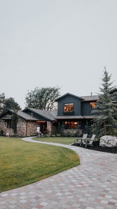 a house that is sitting in the grass