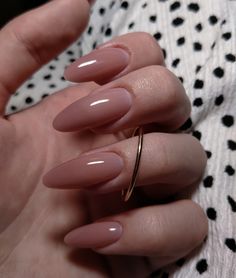 Nails Olive Skin Tone, Short Nails Ideas Almond, Acrylic Nails November, Ombre Nude Nails Almond Shape, Mauve Nails Almond Shape, Ombre Nude Acrylic Nails, Brown Pink Ombre Nails, Brown Ombre Nails Almond, Almond Shape Designs