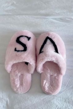 Slippers Victorias Secret, Victoria's Secret Slippers, Pink House Slippers, Victoria’s Secret Slippers, Pink Fur Slippers, Pink Christmas Gift Ideas, Victoria Secret Bedroom Ideas, Girly Birthday Gifts, Girly Stuff To Buy