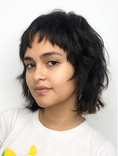 80s Style Short Hair, Soft Short Shag, Sophie Thatcher Short Hair, Short Hair Layers With Bangs, Alternative Bob Haircut, Mini Shag Haircut, Curly Shaggy Bob, Short Hair No Bangs, Short Choppy Bangs