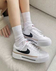 نایکی کورت لگاسی سفید || Nike Court Legacy (کد ۲۷۳) Nike Court Legacy Lift, Nike Slide Sandals, Nike Cortez Shoes, Nike Shoes Womens, Court Outfit, Nike Air Max Excee, White Nike Shoes