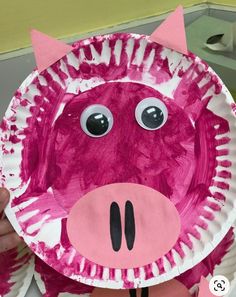 a paper plate shaped like a pig