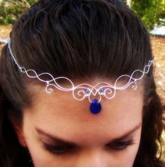 HOW TO MAKE A WIRE ELVEN CROWN - Google Search #wirejewelry Blue And White Fashion, Beaded Tiara, Elven Circlet, Head Chain, Head Jewelry, Head Piece, Wire Crafts