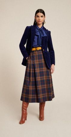 Luisa Spagnoli Fall Winter 2021-22 Tartan Fashion, Tartan Skirt, Cooler Look, Plaid Skirt, Work Wardrobe, Mode Vintage, Mode Inspiration, Office Fashion