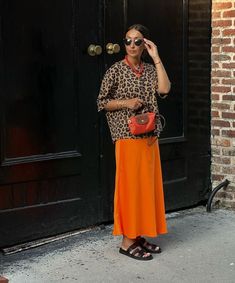 Animal Print Top Outfit Ideas, Cheetah Sweater Outfit, Animal Print Top Outfit, Printed Top Outfit, Leopard Print Outfits, Animal Print Outfits, Mum Fashion, Orange Outfit, Fashion Victim