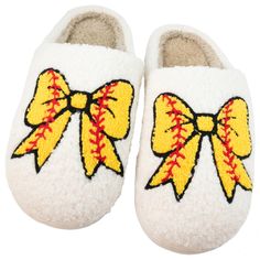 Kick off your game day spirit with our Softball Bow Wholesale Slippers! Designed for the ultimate softball enthusiast, these slippers are a home run addition to any boutique's lineup. Crafted with meticulous attention to detail, each slipper features a large bow adorned with a striking softball design, adding a playful twist to classic loungewear. Made with plush materials, they offer unparalleled comfort and warmth, making them the perfect choice for cozy nights in or lounging around after prac Classic Loungewear, Softball Things, Softball Accessories, Softball Hair, Bow Slippers, Softball Bow, Trendy Slippers, Softball Stuff, Giant Bow