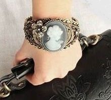 Cameo Tattoo, Cameo Bracelet, Cheap Bracelets, Glam Party, Antique Bracelets, Jewelry Bracelets Gold, Vintage Cameo, Bangle Designs, Emerald Jewelry