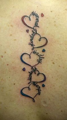 Kid Name Tattoo Ideas Mothers, Tato Nama, Mum Tattoo, Kid Name Tattoo, 16 Tattoo, Tattoo Diy, Bracelet Tattoo, Tattoos With Kids Names