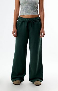 The Washed Baggy Sweatpants from PacSun combine comfort with a laid-back style. Featuring a high-rise fit, soft fleece lining, and snow wash fabric, these sweatpants come with an interior drawstring waistband, side hand pockets, and wide leg openings, all in a relaxed baggy fit for effortless cool.Solid color sweatpants32" inseam11.25" rise21" leg openingHigh-riseSoft fleece liningSnow wash fabricSingle back pocketInterior drawstring waistbandSide hand pocketsWide leg openingsBaggy fit78% cotton, 22% polyesterMachine washableModel is wearing a size smallModel measurements: 5’11” height, 35” bust, 26” waist, 38” hipsMeasurements are taken from a size small PacSun Womens Washed Baggy Sweatpants - Green size Medium Pacsun Outfits, Comfy School Outfits, Street Style Outfits Casual, Green Sweatpants, Baggy Sweatpants, Wide Leg Sweatpants, Fire Fits, Fall Fits