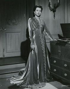 Vintage Fashion Inspiration . . . Merle Oberon, Hedy Lamarr, Old Hollywood Style, Old Hollywood Glam, Actrices Hollywood, Photo Vintage, Hollywood Fashion, Hollywood Glam