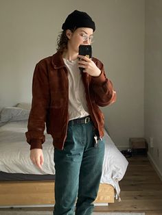 Lumberjack Lesbian Outfit, Casual Queer Fashion, Masc Lesbian Christmas Outfit, Neutral Masc Outfits, Masc Dress Clothes, Masc Holiday Outfit, Enby Fall Outfits, Rainy Day Outfit Masc, Gender Neutral Fall Outfits