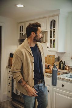 Dark Hair Man, Mens Fall Fashion, Hair Man, Party Mode, Dad Fashion, Mens Casual Dress Outfits, Casual Sweater