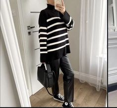 Black Leather Pants Outfit, Jumper Outfits, Christmas Outfit Ideas, Trendy Christmas Outfits, Leather Pants Outfit, Jumper Outfit, Europe Outfits, Black Leather Pants, Christmas Outfits