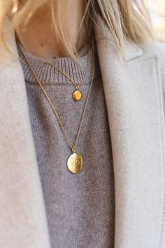 Circle Necklaces, Emma Hill, Dainty Jewelry Necklace, Diy Bangle Bracelets, Gold Circle Necklace, Accesories Jewelry, Gold Circle, A Necklace, Circle Necklace