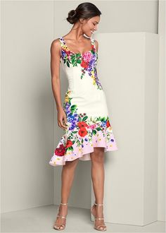 Venus Fashion, Derby Outfits, Formal Dress Shops, Venus Dresses, Maxi Dress Party, Trim Detail, Looks Style, Trendy Dresses