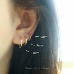 a woman's ear is shown with measurements for the size and shape of her earrings