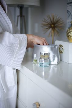 Lifestyle Skincare Photography, Skincare In Bathroom, Morning Self Care Routine, Skincare Morning, Skincare Lifestyle, Morning Skincare Routine